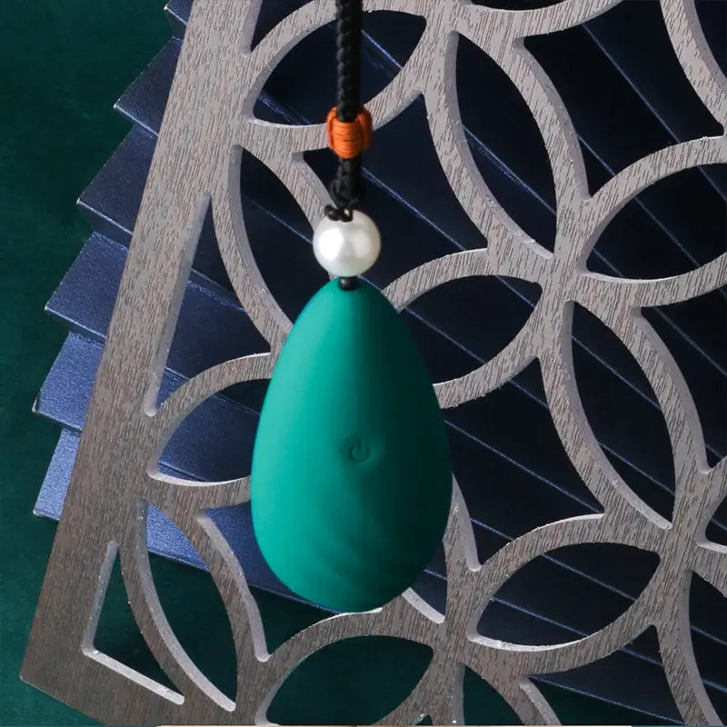 Emerald_Clitoral_Stimulation_Female_Jumper