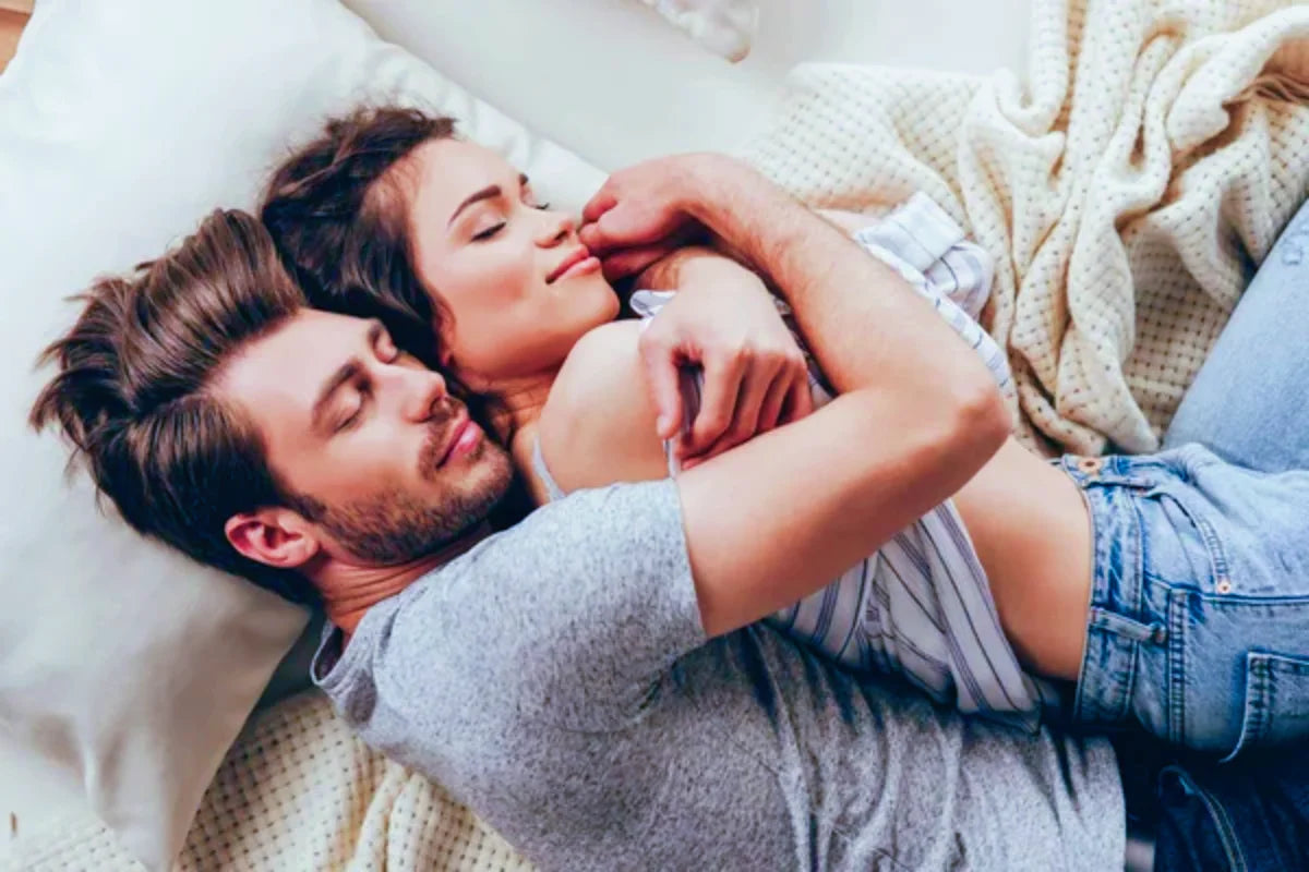 Couples rub each other, dry grinding, no penetration
